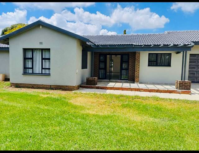 4 BEDROOM FREEHOLD FOR SALE IN BRACKENHURST